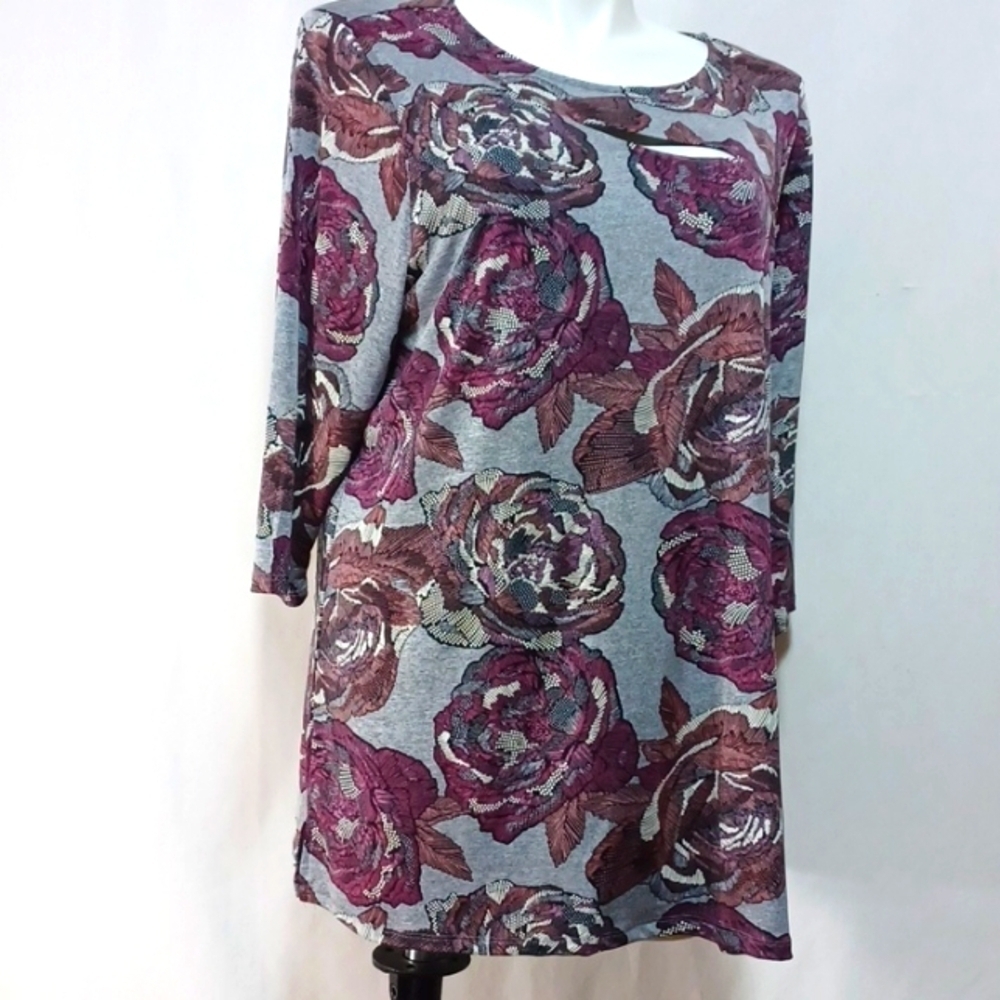 CJ Banks TOP SIZE 2X IN A BEAUTIFUL GRAY AND BURGUNDY